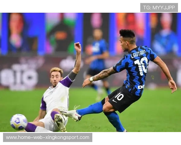 佛罗伦萨前场压迫瞬间加强逼得对方不断回缩